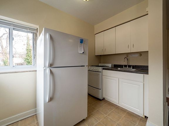 2nd image of 5686 Forward Ave APT 3