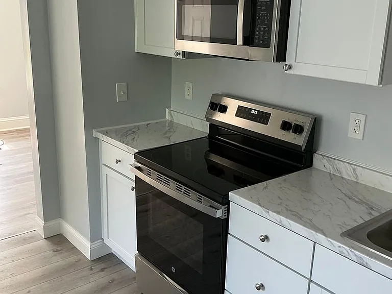 558 Riverside Dr — Photo 1