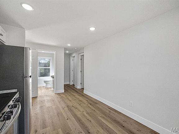 5th image of 812 Stone St