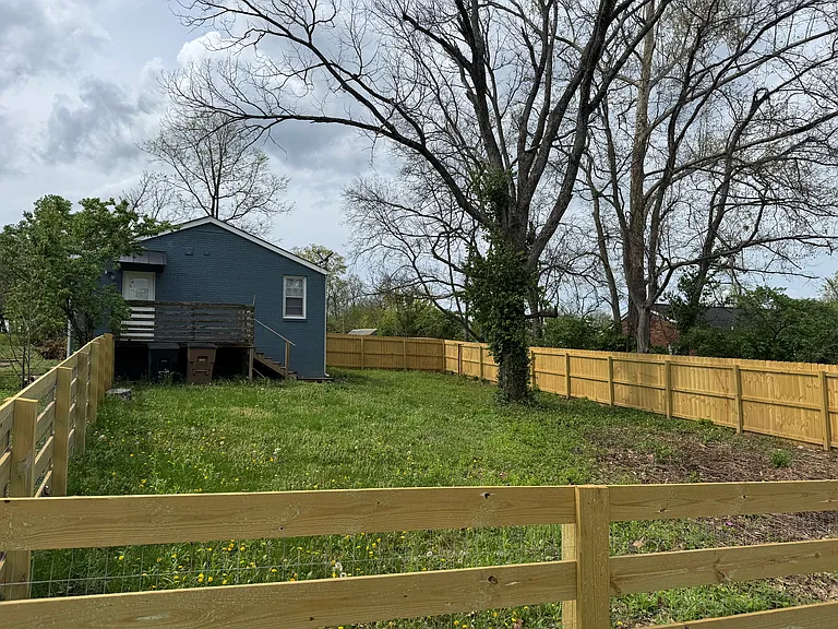 2418 Maplecrest Dr #A — Photo 12