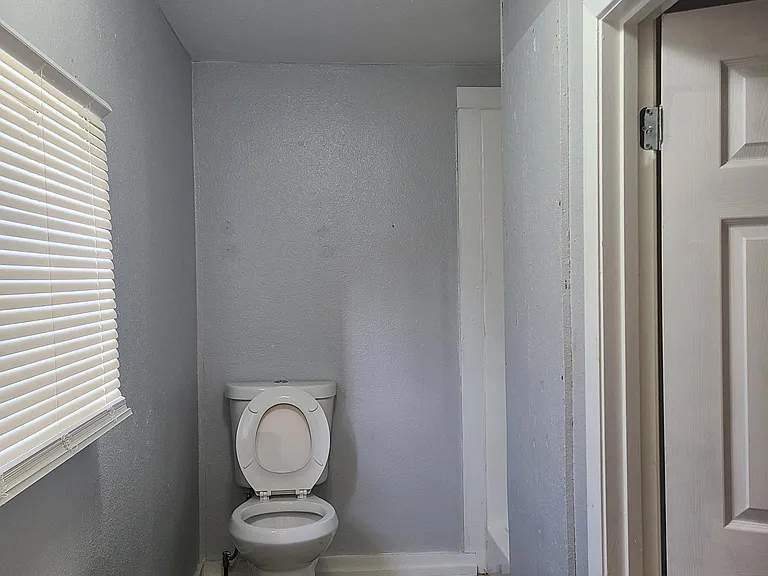 800 W Washington St #9 — Photo 3