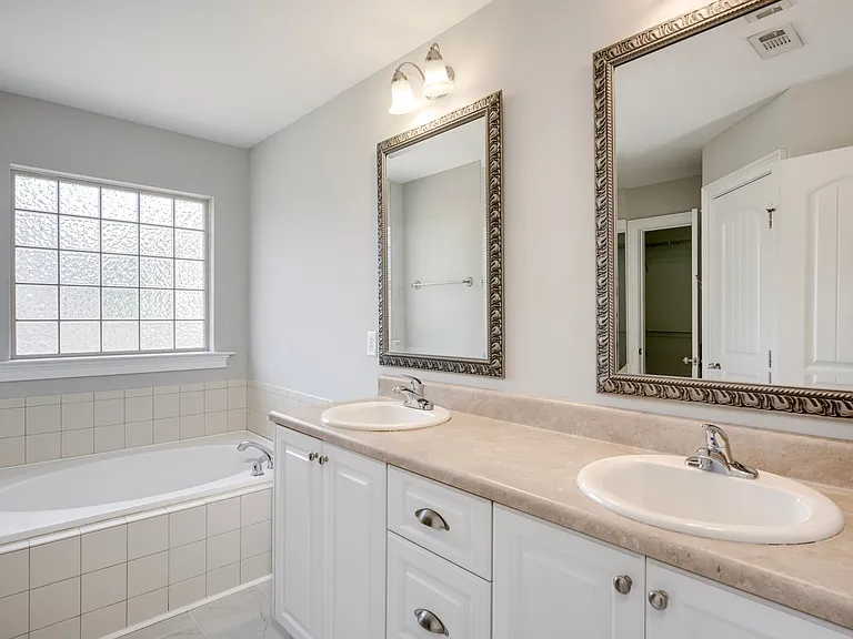 812 Paisley Ln — Photo 16