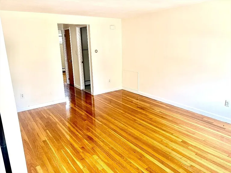 124 Salem St #A — Photo 4