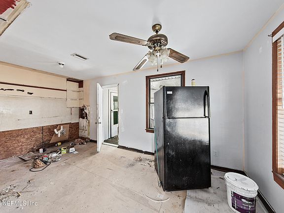 5th image of 3430 GLADYS Street