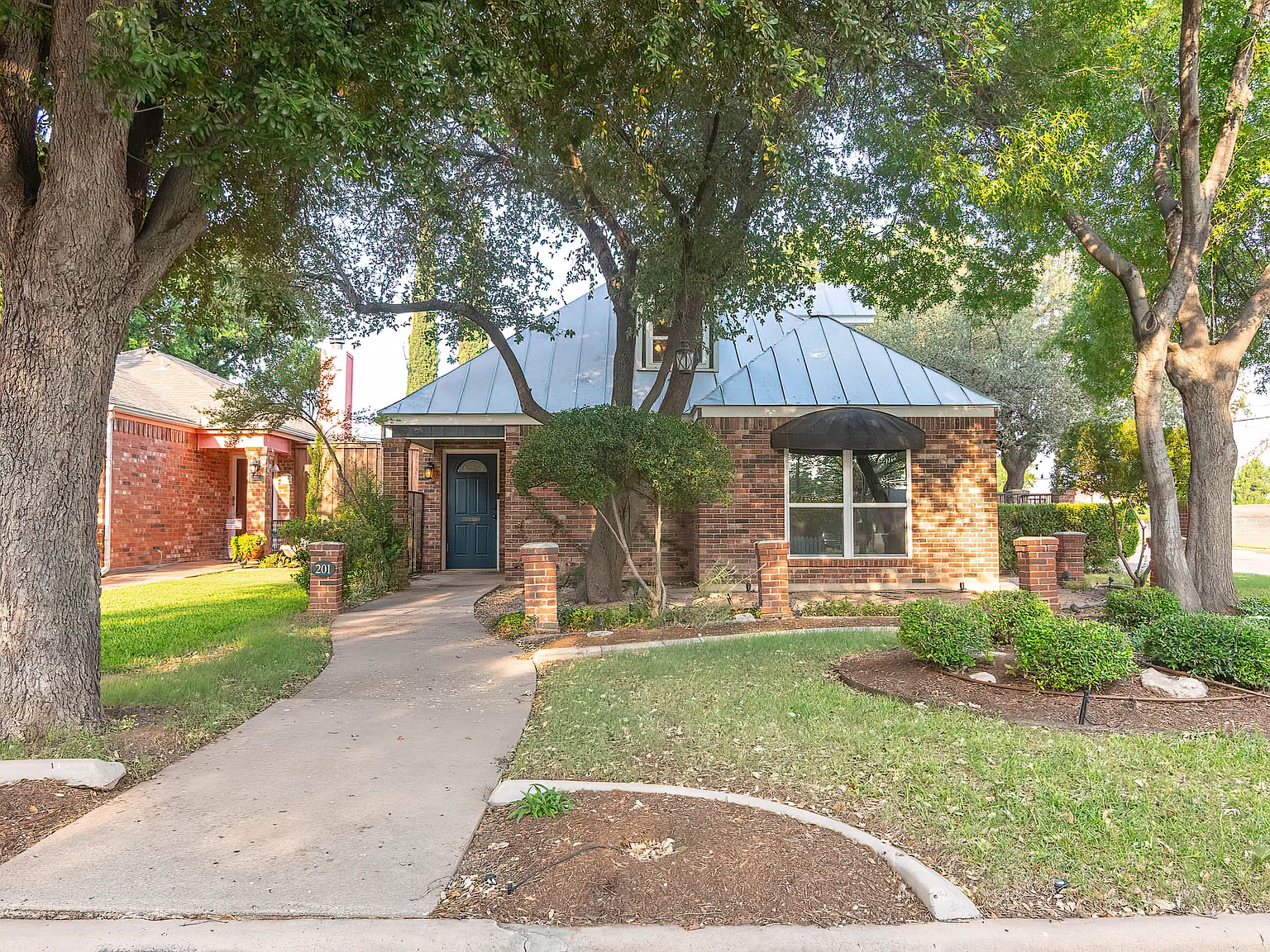 4 bed, 2435 sqft, $2,750 — Photo 1