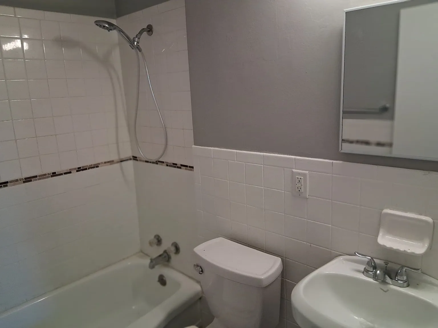 3 bed, 930 sqft, $1,550 — Photo 3