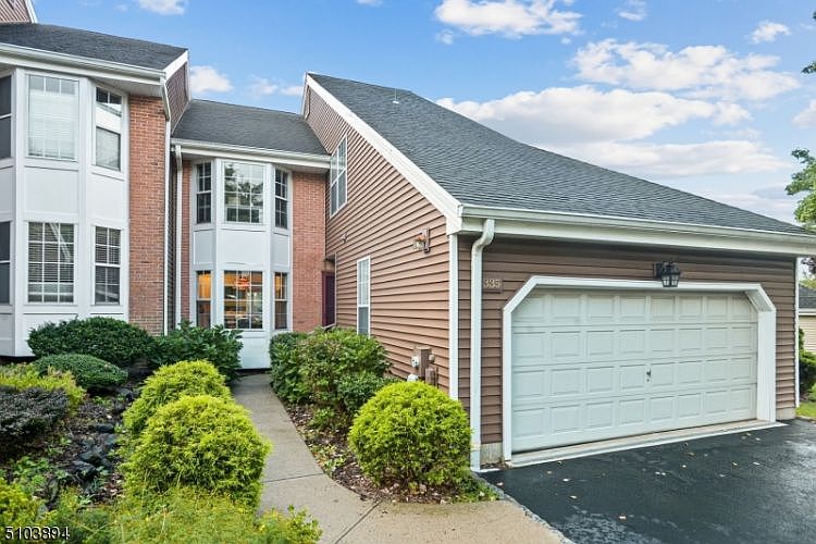 1st image of 335 Araneo Dr