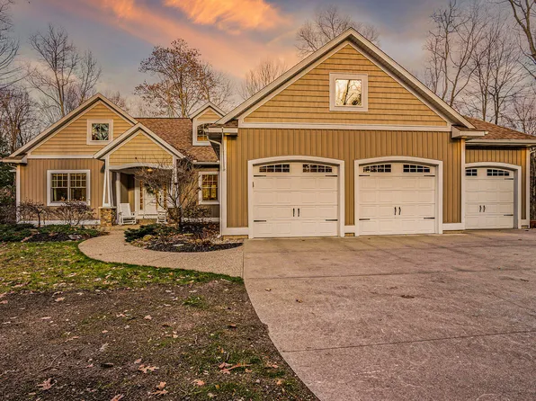 5819 Hunters Rdg, Fennville, MI 49408
