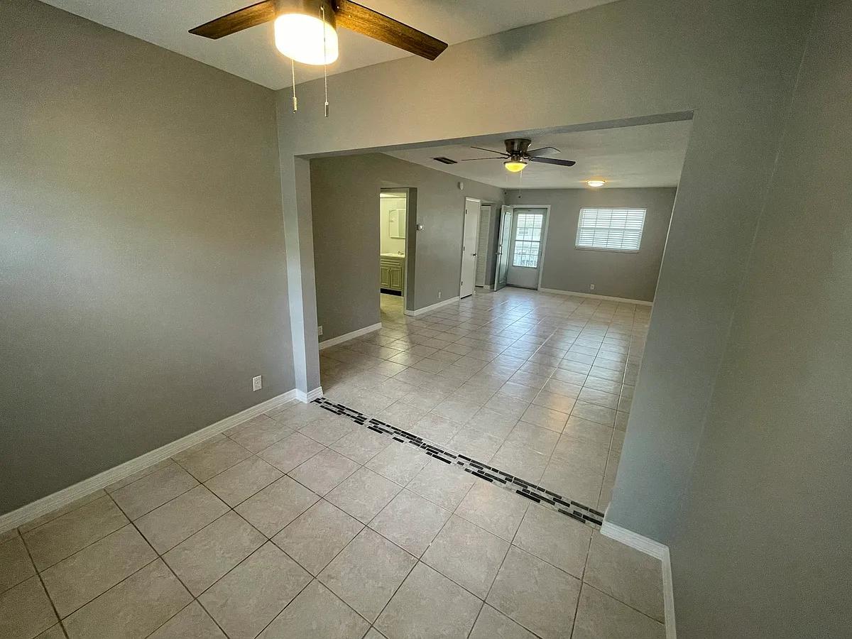 Building Photo - 1433 S Belcher Rd #C11