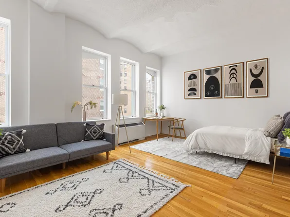 9 Barrow Street image 1 of 5