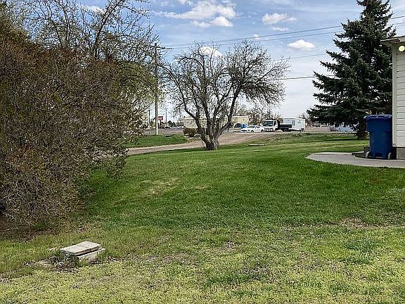 3rd image of 194 Orchard Dr W