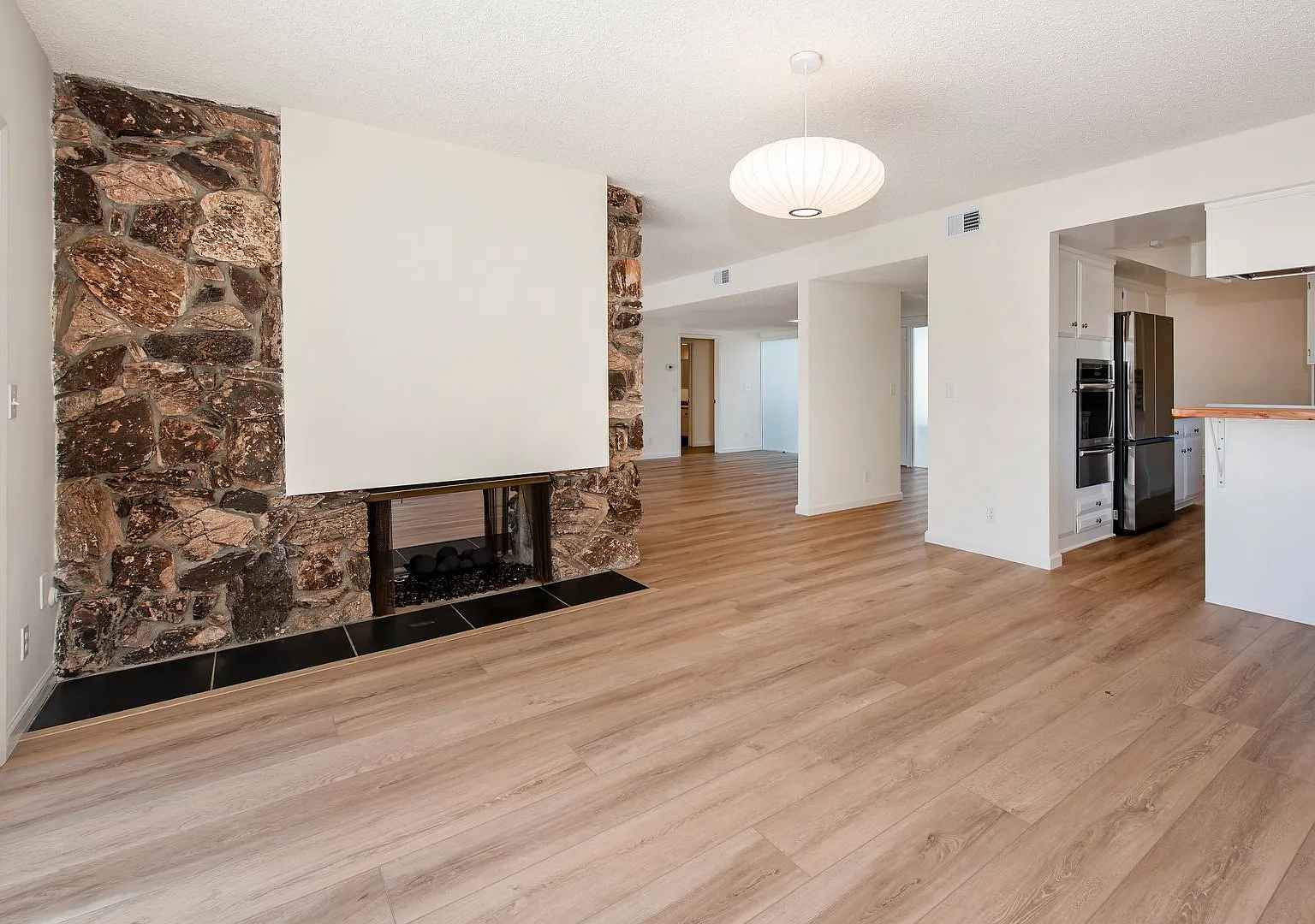 Spacious Single-Level Home in Bel Air Knolls — Photo 2