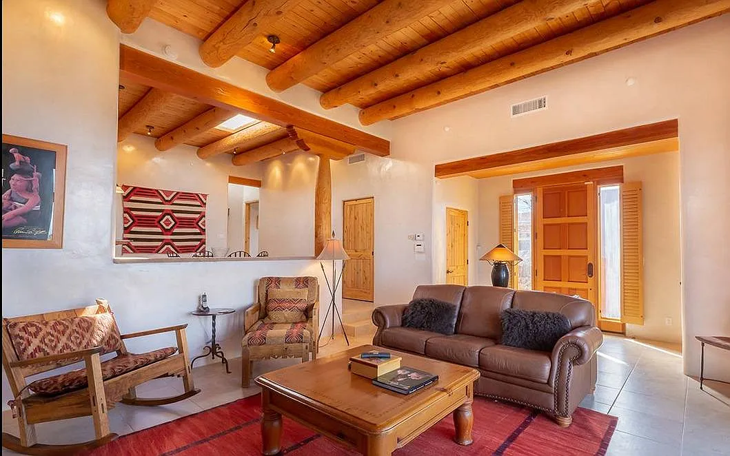 3 bed, 2150 sqft, $6,950 — Photo 3