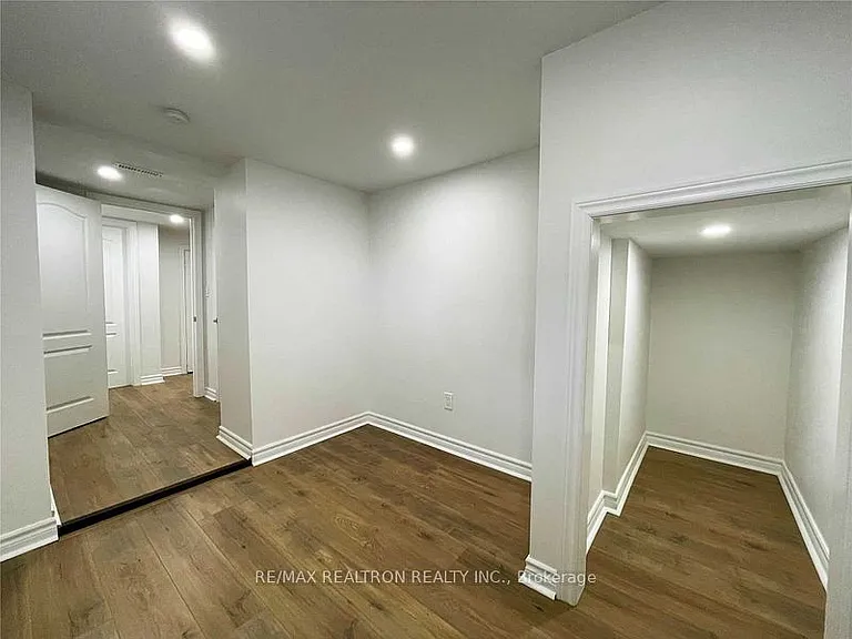 180 Hibbert Ave — Photo 7
