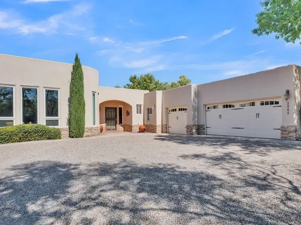 2905 Aloysia Ln NW, Albuquerque, NM 87104