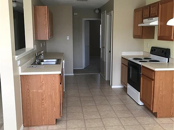 5th image of 2513 Barksdale Dr