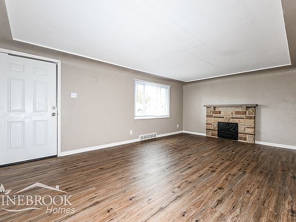 Living room pic 2