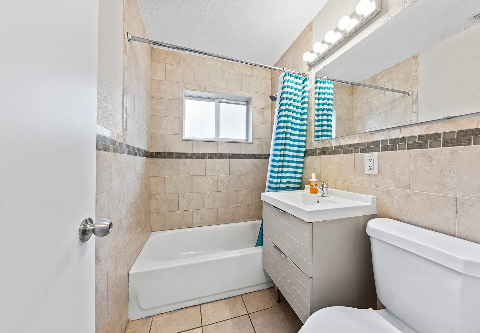 1 bed, 1.0 bath, $1,600 — Photo 4