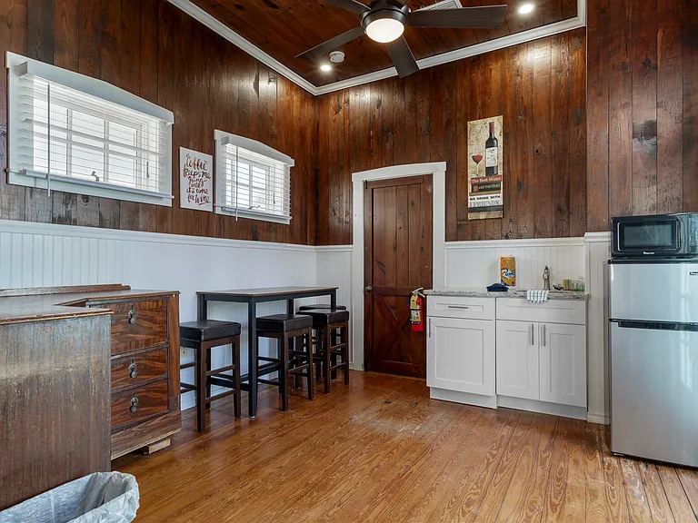 105 21st Ave — Photo 33