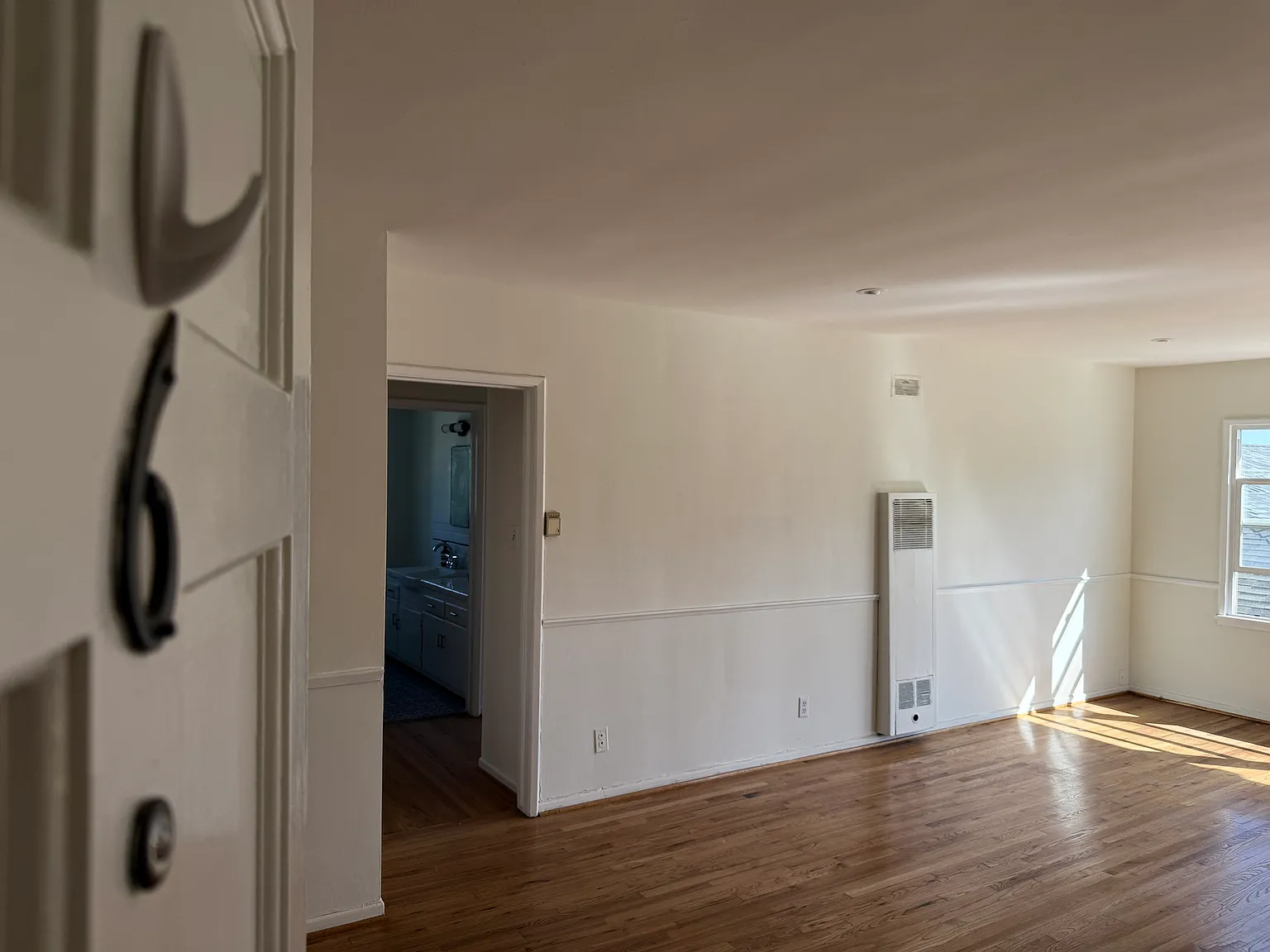 2 bed, 1.5 bath, 999 sqft, $3,200 — Photo 2