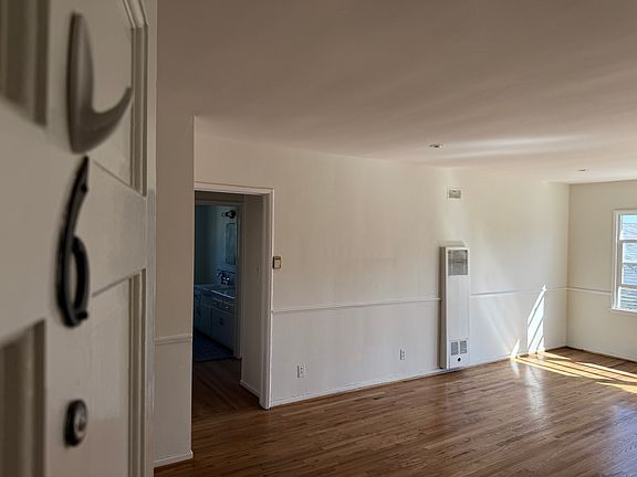 2nd image of 408 N Doheny Dr