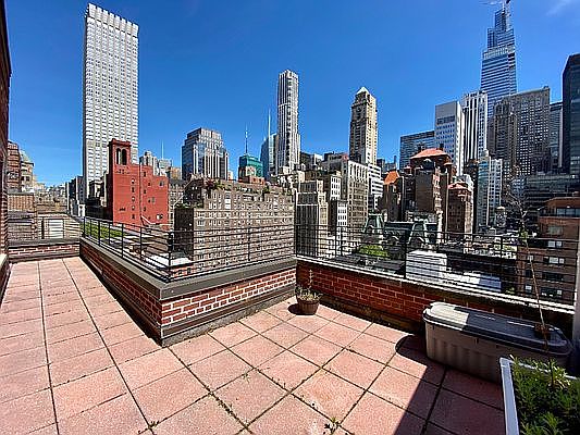 4th image of 36 E 36th St Ph D