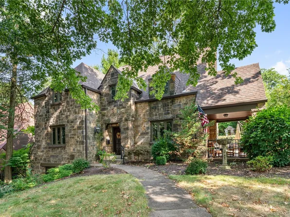 28 Mayfair Dr, Pittsburgh, PA 15228