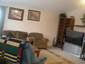 2nd image of 129 E Eastbrook Ct