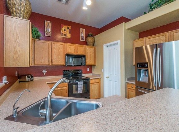5th image of 6821 S 49th Ln