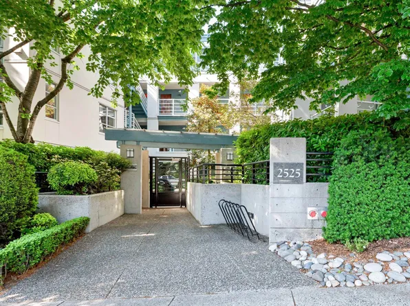 2525 W 4th Ave #304, Vancouver, BC V6K 1P5