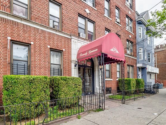 2nd image of 2271 Kennedy Blvd #304