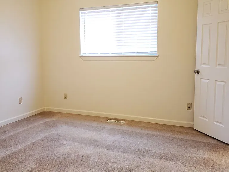 909 Gellatly St — Photo 18