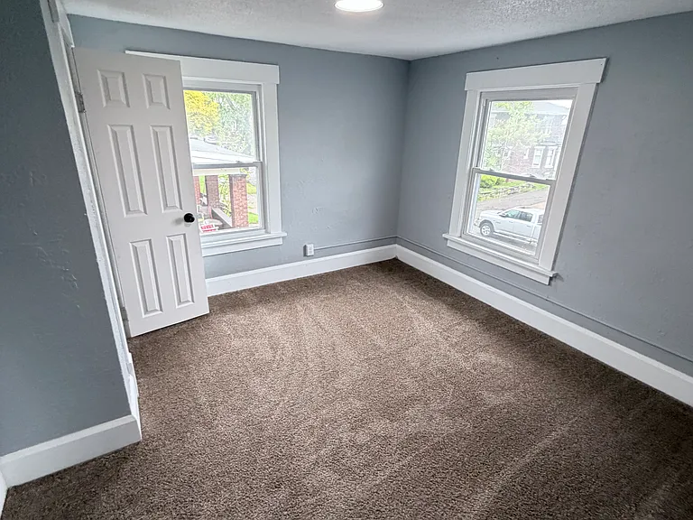 111 Arlington Ave NW — Photo 13