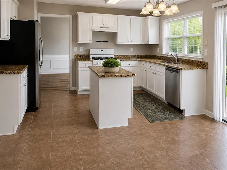 355 Waddington Trl — Photo 2