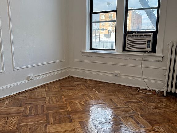 4th image of 35-40 29th St #2B