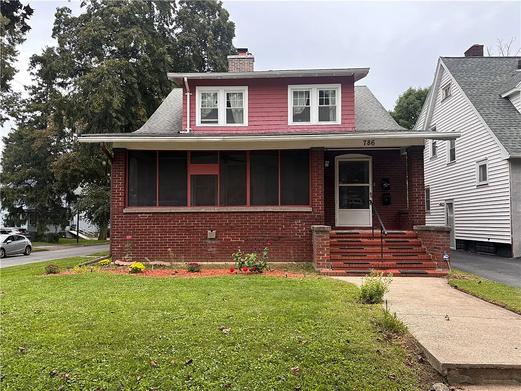 2 bed, 1.0 bath, 1296 sqft, $1,900 — Photo 2