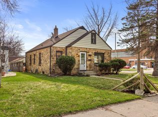 3002 N 81st St, Milwaukee, WI 53222