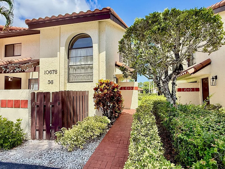 10678 Ocean Palm Way #202 — Photo 2