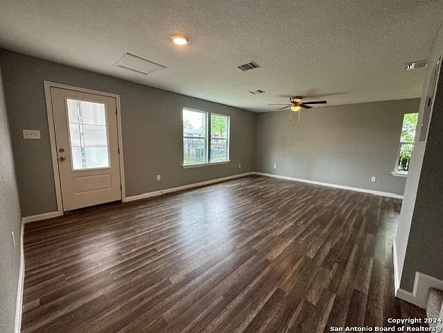 3 bed, 2.0 bath, 1676 sqft, $1,495 — Photo 3