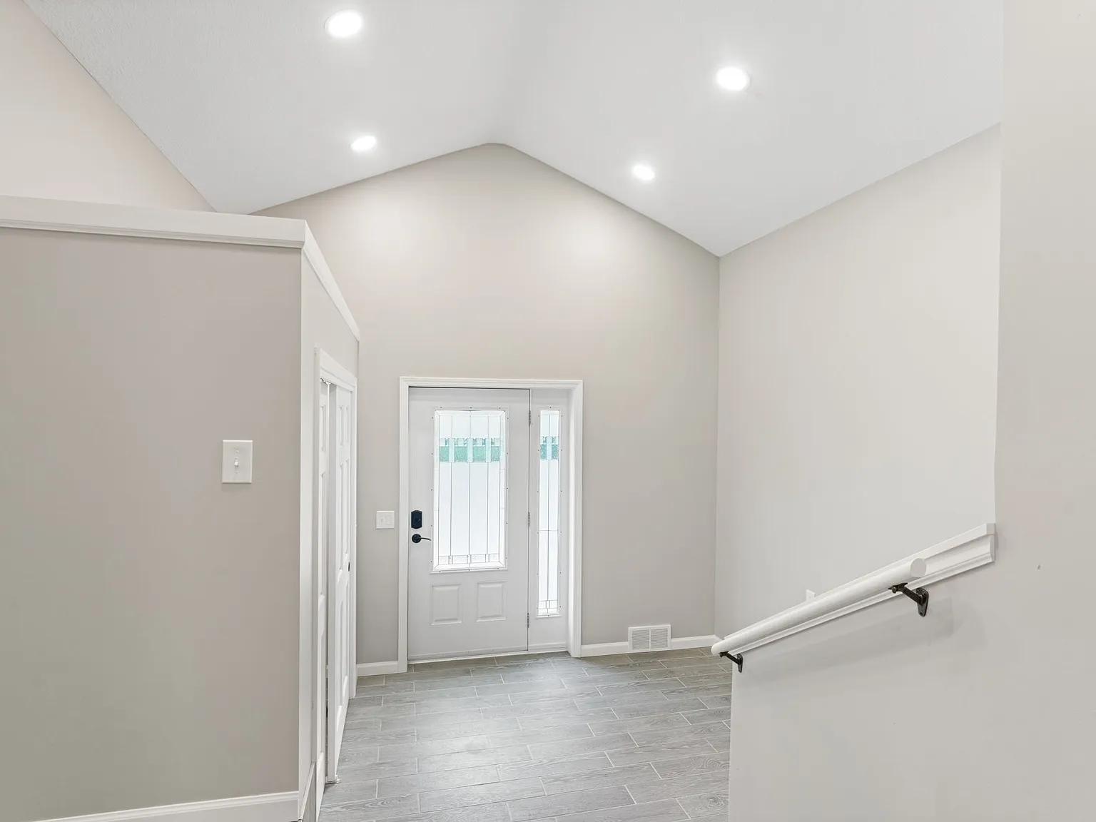 2 bed, 1100 sqft, $1,600 — Photo 3