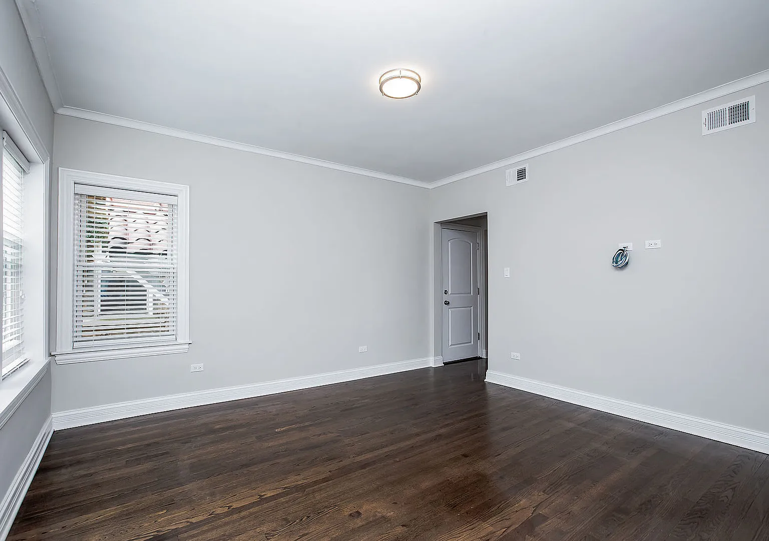2 bed, 1100 sqft, $2,400 — Photo 2