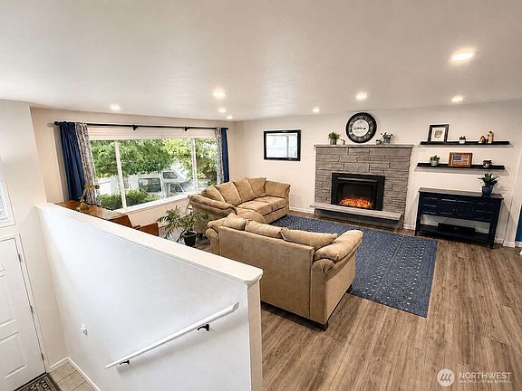 4th image of 13042 SE 184th Place