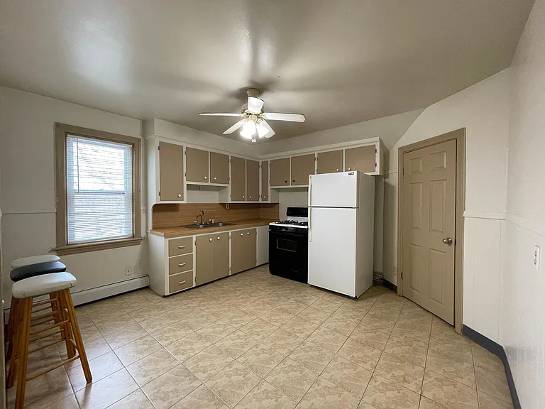535 Park Ave #2 — Photo 3