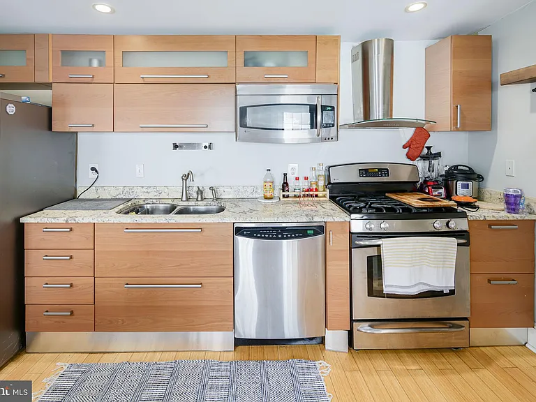 1514 Pine St #4F — Photo 8