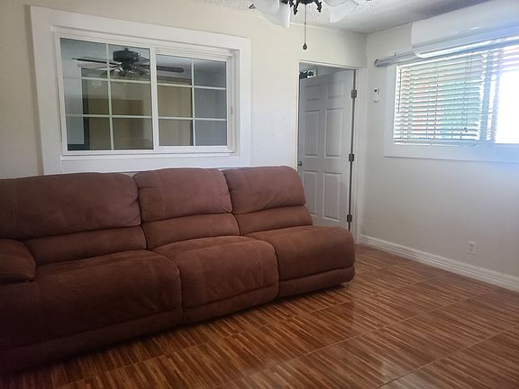 3rd image of 2205 Glenwood Dr