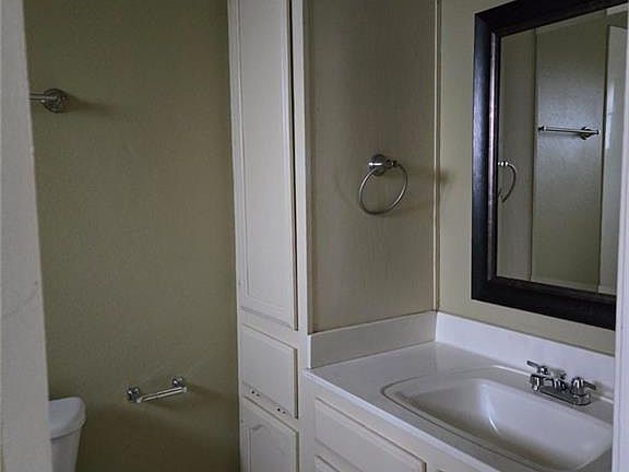 3rd image of 1513 Acme Ln APT D