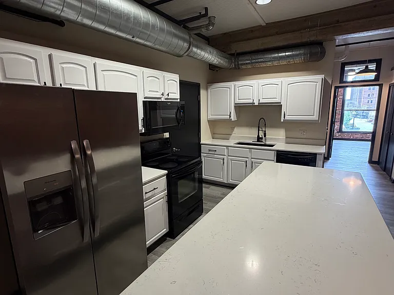 112 E State St #3B — Photo 3