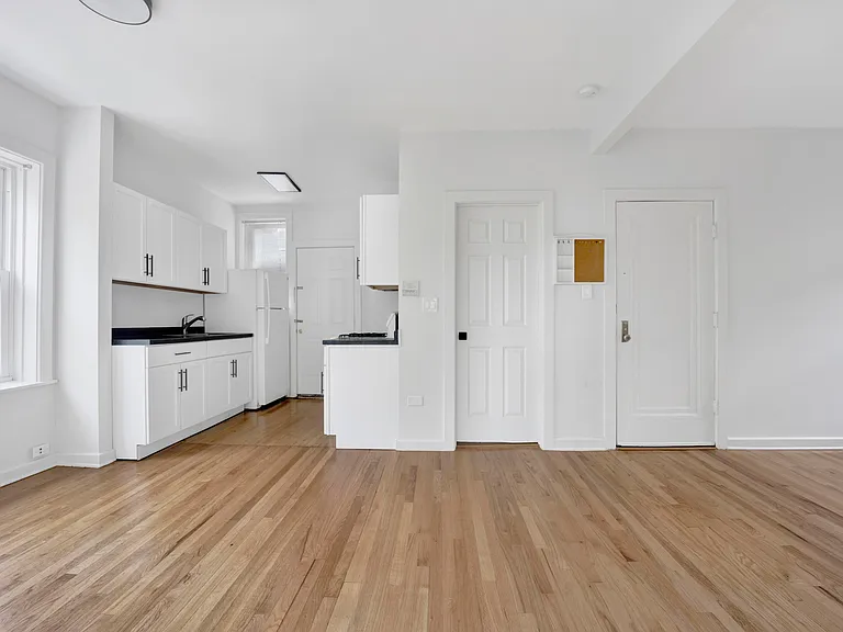 6407 N Wayne Ave #3 — Photo 5