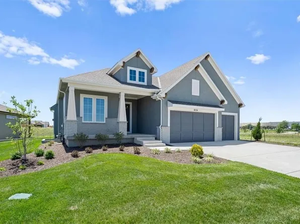 8154 Valley Rd, Lenexa, KS 66220