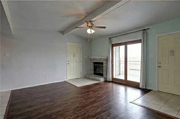 2 bed, 864 sqft, $1,350 — Photo 1